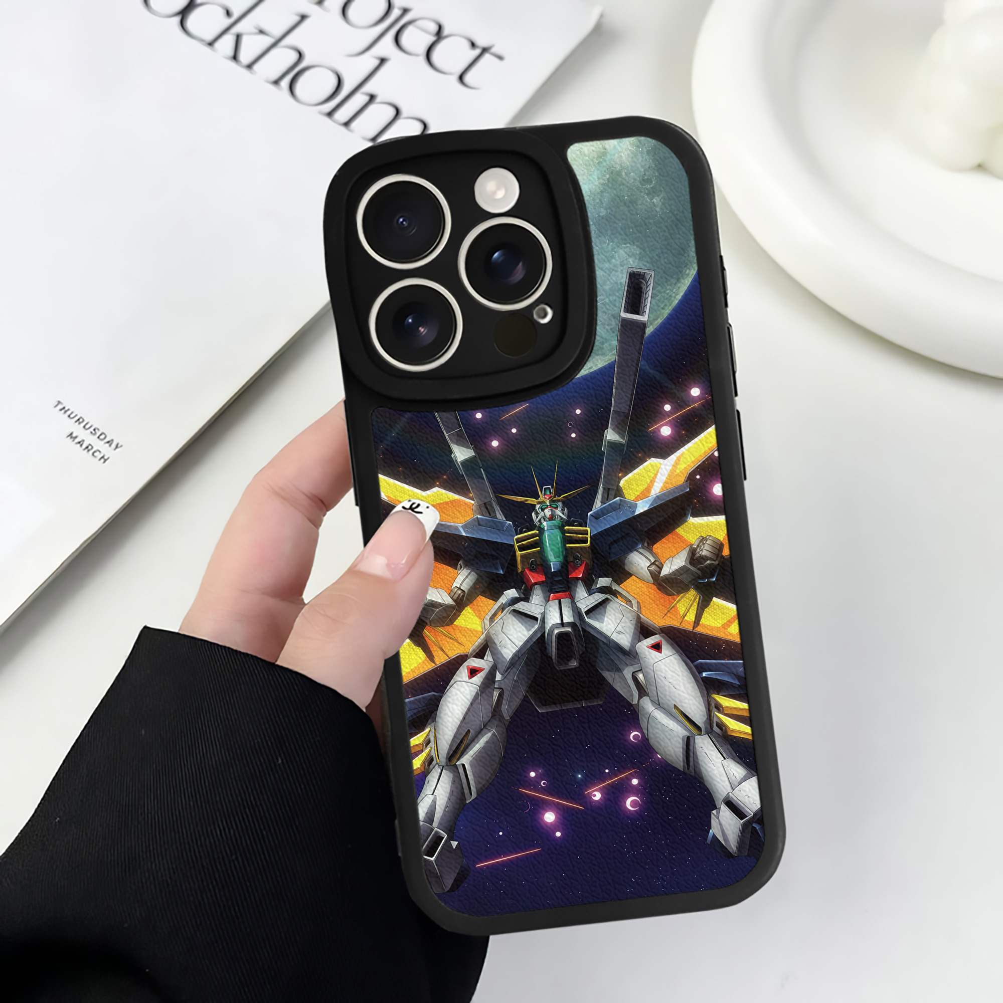 （画像用） 機動戦士ガンダム Mobile Suit Gundam 【iPhone 16シリーズ対応】シリコンスマホケース（レザー調） 材質：シリコン
